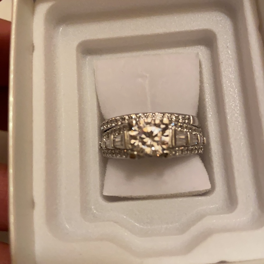 Ring - Picture 2 of 3